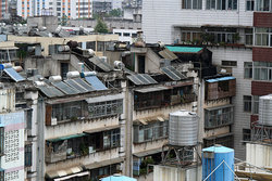 Panele słoneczne na dachach w chińskim Kunming